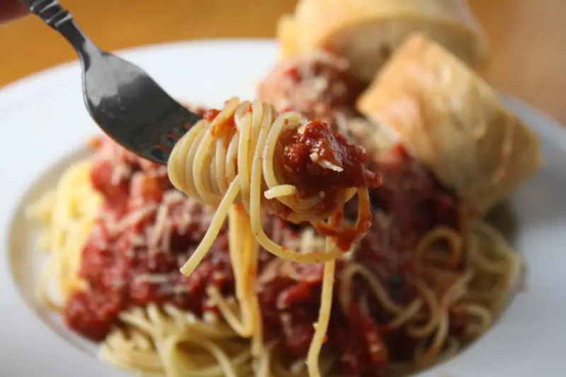 receta de espaguetis con albóndigas