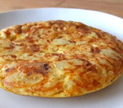 Tortilla de Papas y Cebolla al Estilo Casero